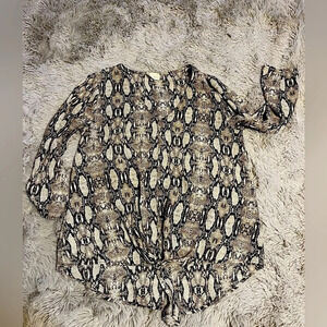 143 Story by Line Up Snake Pattern Blouse Top with Front Tie Size Medium‎